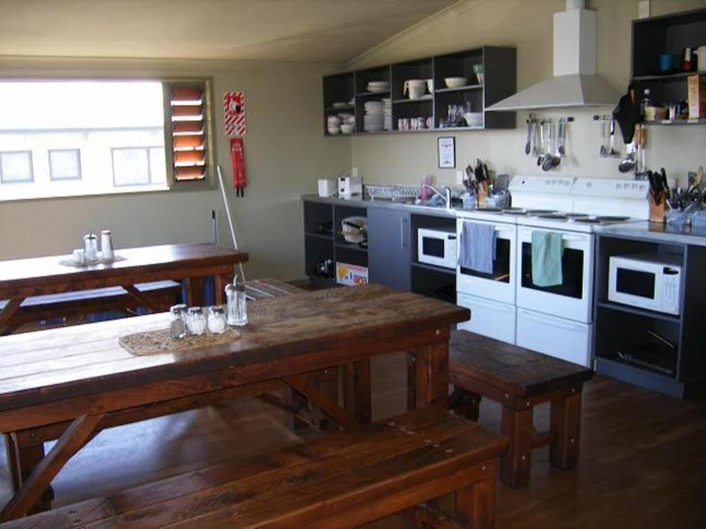 Tiki Lodge Backpackers Таупо Экстерьер фото