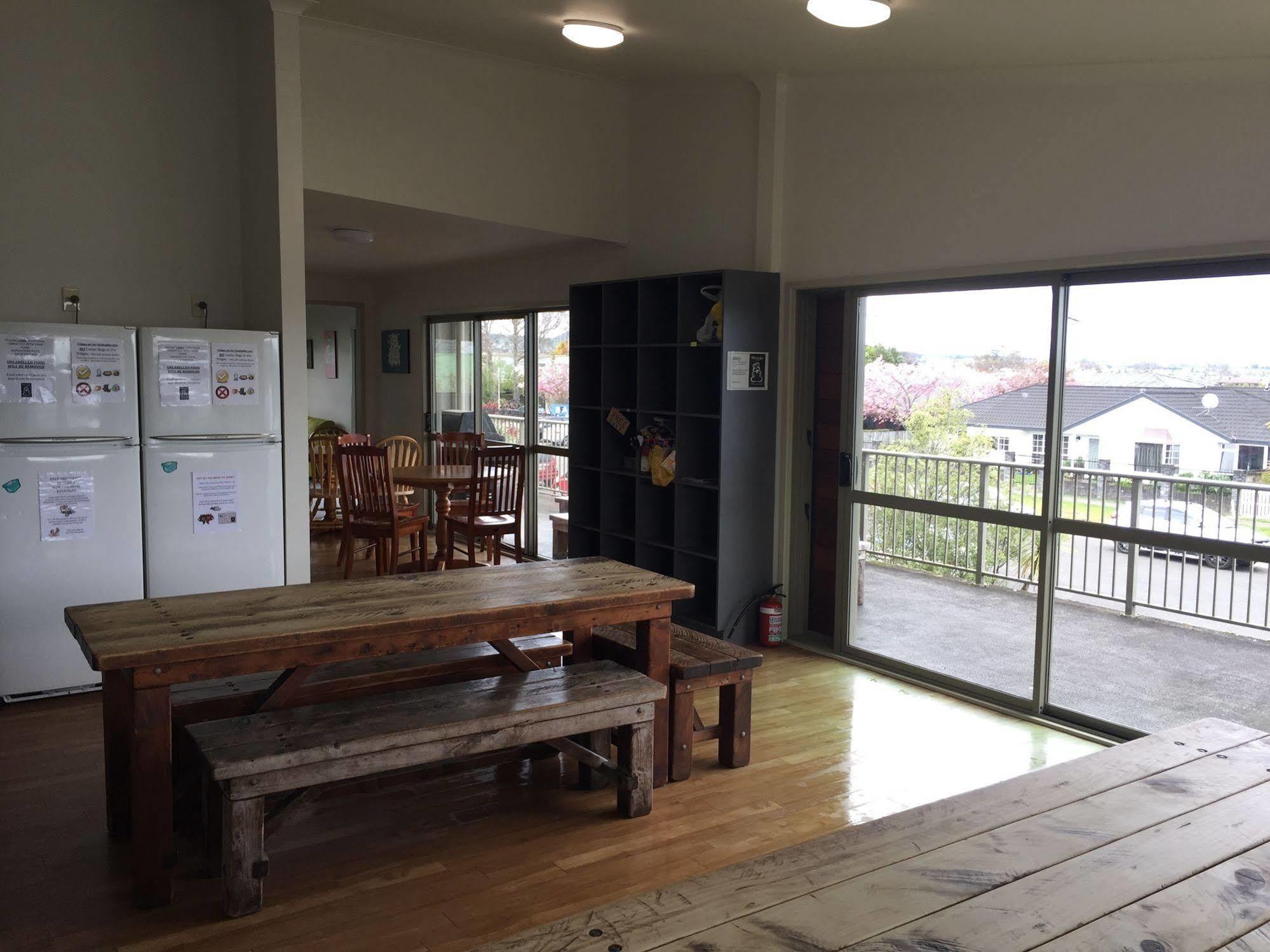 Tiki Lodge Backpackers Таупо Экстерьер фото
