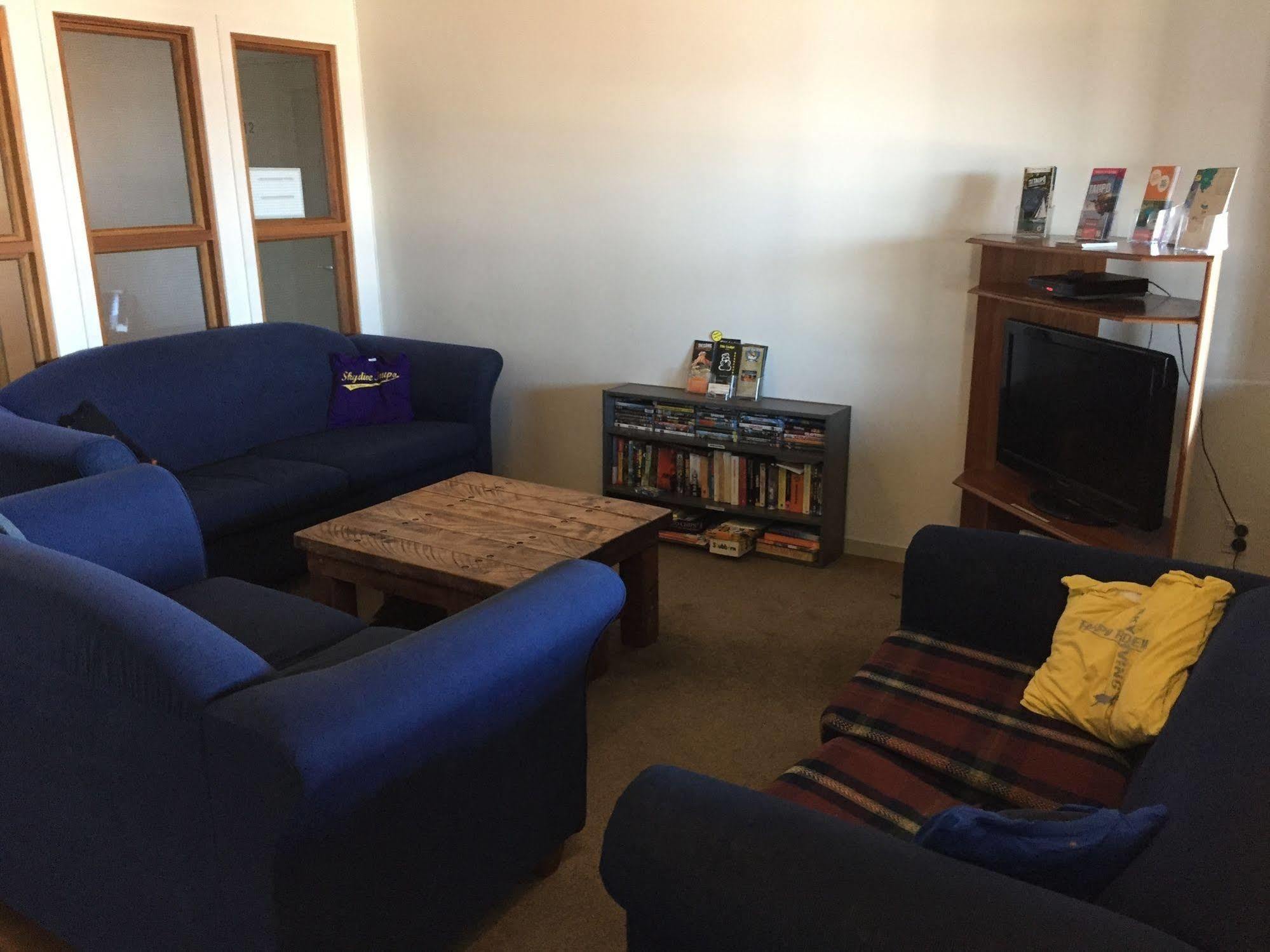 Tiki Lodge Backpackers Таупо Экстерьер фото