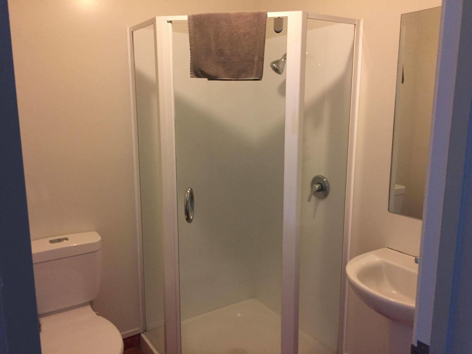 Tiki Lodge Backpackers Таупо Экстерьер фото