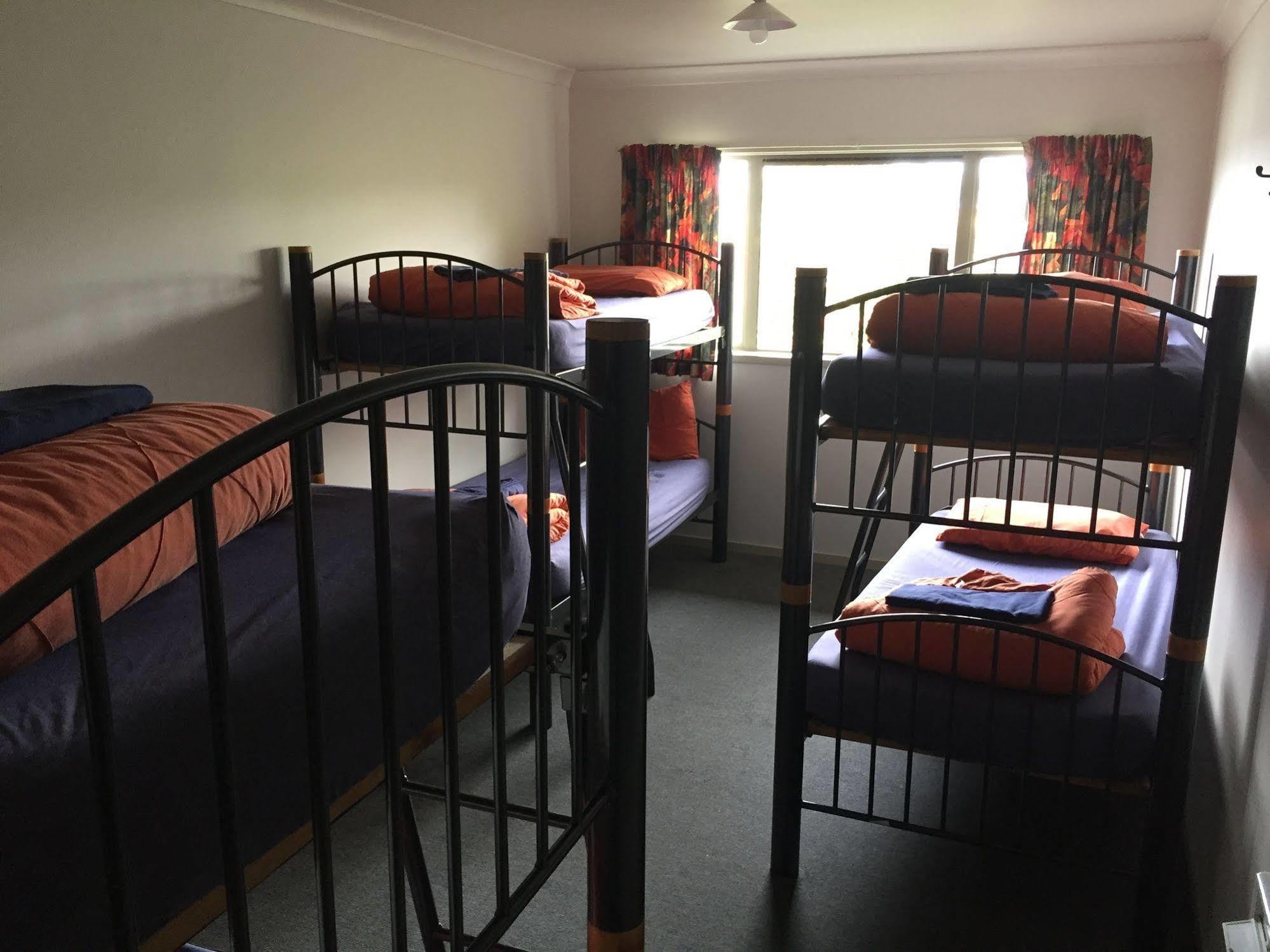 Tiki Lodge Backpackers Таупо Экстерьер фото